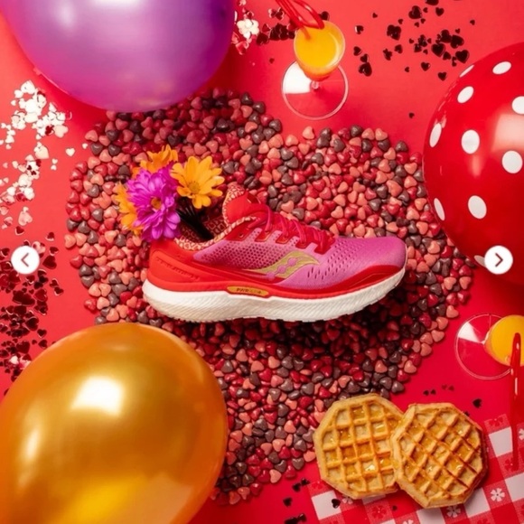 Saucony Women’s Triumph 18 'Galentine's Day' Hot Pink/Red
size 8.5 - Picture 3 of 12